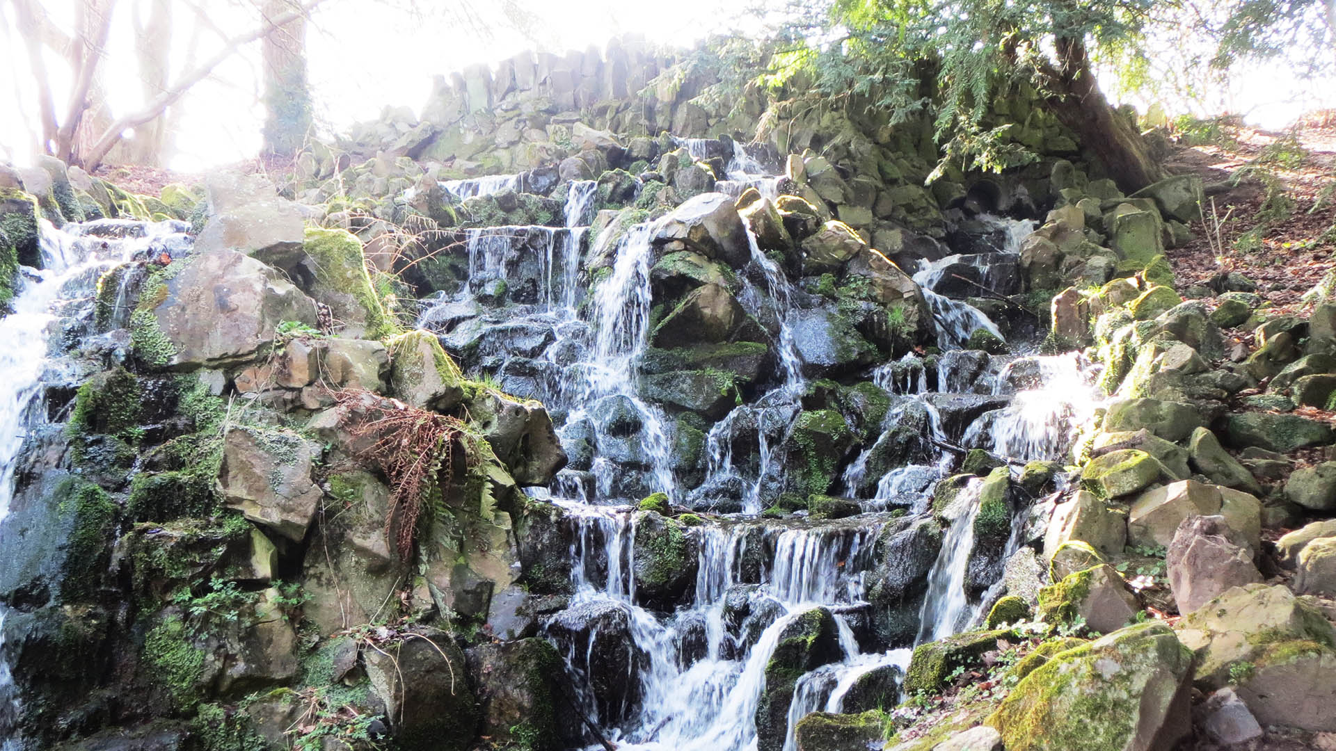 Insbesondere die Unterhaltung und Instandsetzung des verzweigten Systems von Kanälen, Wasserfällen und Wasserspielen im Bergpark Wilhelmshöhe (Kassel) ist mit hohen Kosten verbunden, die es zu kalkulieren galt